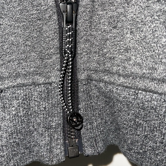 Lululemon M/L women’s scuba cropped zip hoodie in charcoal - Picture 5 of 8